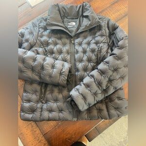 Women’s North Face Size XL puffer - black